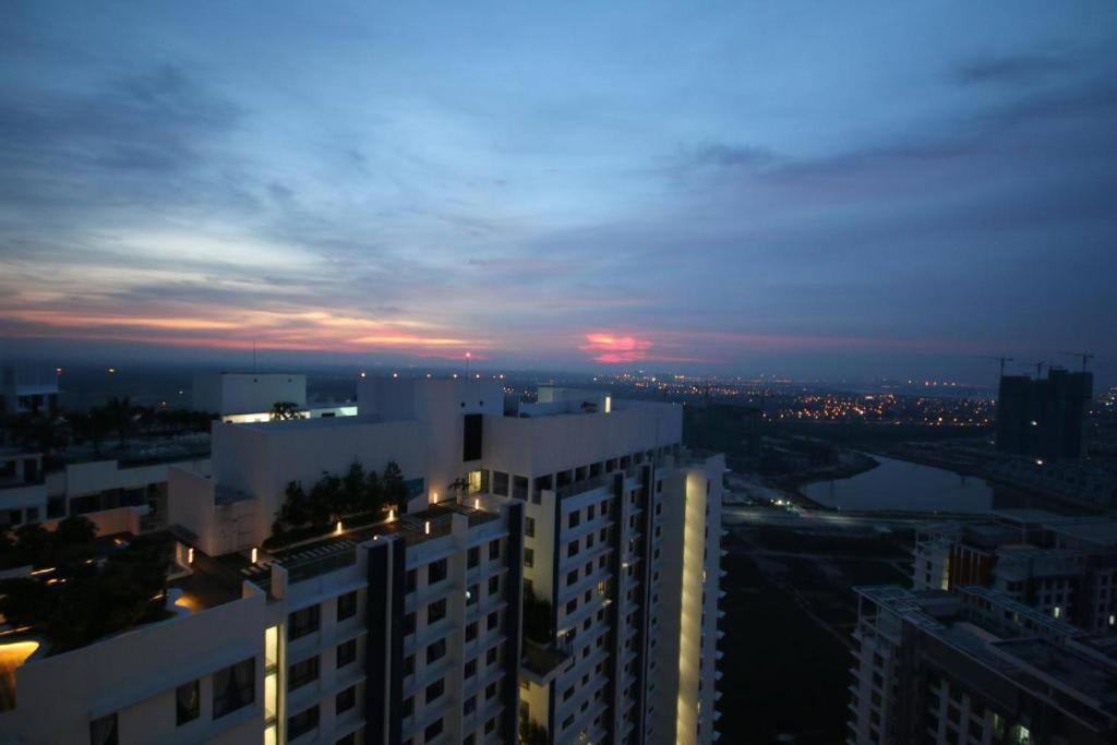 Lovely 3-Bedroom Serviced Apartment @ Cyberjaya Eksteriør bilde