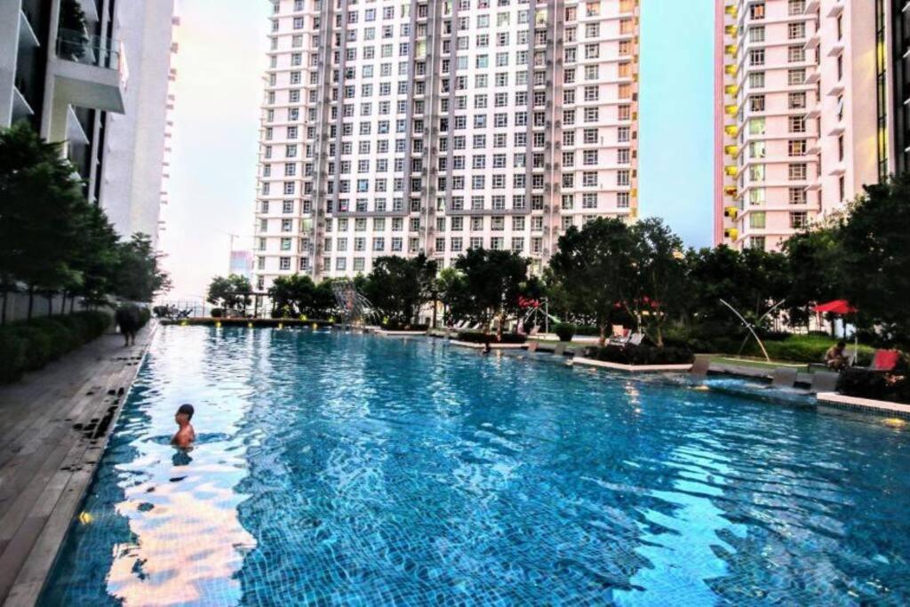 Lovely 3-Bedroom Serviced Apartment @ Cyberjaya Eksteriør bilde
