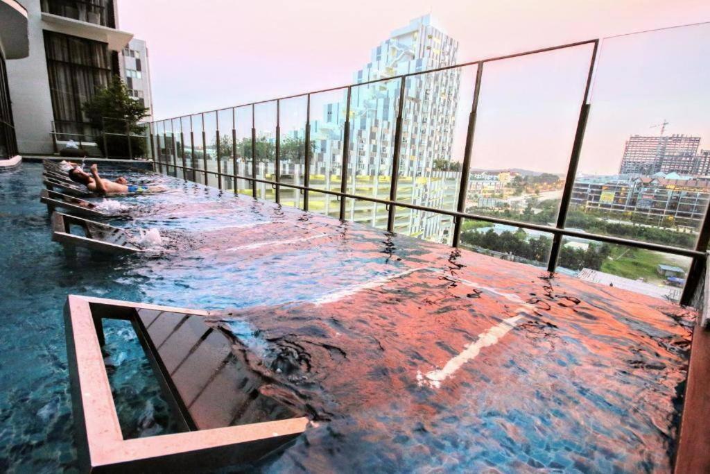 Lovely 3-Bedroom Serviced Apartment @ Cyberjaya Eksteriør bilde