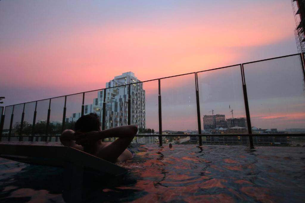 Lovely 3-Bedroom Serviced Apartment @ Cyberjaya Eksteriør bilde