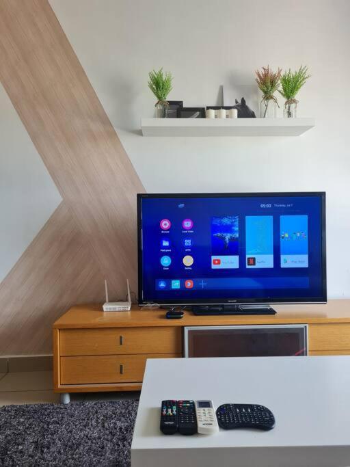 Lovely 3-Bedroom Serviced Apartment @ Cyberjaya Eksteriør bilde