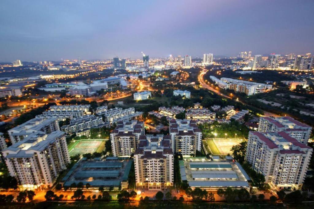 Lovely 3-Bedroom Serviced Apartment @ Cyberjaya Eksteriør bilde